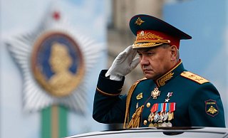 Russlands Verteidigungsminister Sergej Schoigu im Mai 2019 in Moskau. - Foto: Alexander Zemlianichenko/AP/dpa Russlands Verteidigungsminister Sergej Schoigu im Mai 2019 in Moskau. - Foto: Alexander Zemlianichenko/AP/dpa