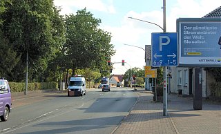 Aus Richtung Bad Holzhausen wird die Zufahrt zu den Parkflächen über die Eikeler Straße/Bergstraße (K 60) geleitet. - Sandra Spieker Aus Richtung Bad Holzhausen wird die Zufahrt zu den Parkflächen über die Eikeler Straße/Bergstraße (K 60) geleitet. - Sandra Spieker