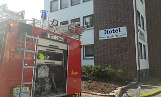 Wegen einer unklaren Rauchentwicklung mussten 15 Hotelgäste in Bad Driburg das Gebäude verlassen. - Burkhard Battran Wegen einer unklaren Rauchentwicklung mussten 15 Hotelgäste in Bad Driburg das Gebäude verlassen. - Burkhard Battran