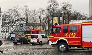 Die Feuerwehr am Einsatzort. - Mike Dennis Müller Die Feuerwehr am Einsatzort. - Mike Dennis Müller