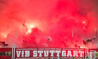 Das Feuerwerk kommt den VfB Stuttgart teuer zu stehen. - Sebastian Gollnow/dpa Das Feuerwerk kommt den VfB Stuttgart teuer zu stehen. - Sebastian Gollnow/dpa