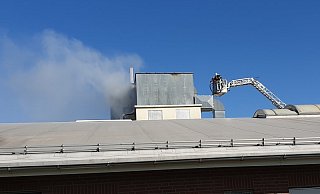 Bei einem holzverarbeitenden Betrieb in Bleiwäsche brannte ein Spänebunker. - Feuerwehr Bad Wünnenberg Bei einem holzverarbeitenden Betrieb in Bleiwäsche brannte ein Spänebunker. - Feuerwehr Bad Wünnenberg