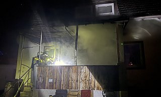 Die Feuerwehr Höxter beim Einsatz in der Nacht zu Heiligabend bei einem Balkonbrand in Höxter. - FFW Höxter Die Feuerwehr Höxter beim Einsatz in der Nacht zu Heiligabend bei einem Balkonbrand in Höxter. - FFW Höxter