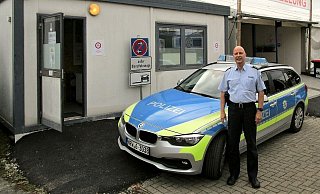 Polizeihauptkommissar Günter Wolff ist einer der Beamten der mobilen Wache auf der Oktoberwoche in Warburg. - Polizei Polizeihauptkommissar Günter Wolff ist einer der Beamten der mobilen Wache auf der Oktoberwoche in Warburg. - Polizei