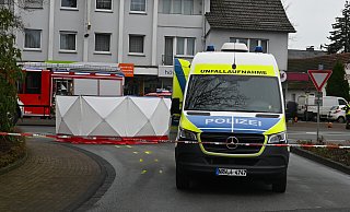 Der Unfall an der Ecke Schloßstraße/Bahnhofstraße ereignete sich gegen 11.50 Uhr. - Raphael Athens Der Unfall an der Ecke Schloßstraße/Bahnhofstraße ereignete sich gegen 11.50 Uhr. - Raphael Athens