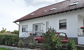 In diesem Haus in Borchen hat sich die Bluttat am Wochenende ereignet. - Julia Lichtnecker In diesem Haus in Borchen hat sich die Bluttat am Wochenende ereignet. - Julia Lichtnecker