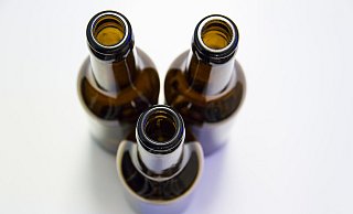 Kistenweise stürzten die Bierfaschen auf die Fahrbahn. - (Symbolbild) Pixabay Kistenweise stürzten die Bierfaschen auf die Fahrbahn. - (Symbolbild) Pixabay