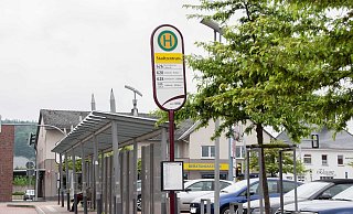 Am Busbahnhof im Stadtzentrum von Pr. Oldendorf hat das Ordnungsamt kontrolliert. Auch dort blieb es am Montag ruhig. - Cornelia Müller Am Busbahnhof im Stadtzentrum von Pr. Oldendorf hat das Ordnungsamt kontrolliert. Auch dort blieb es am Montag ruhig. - Cornelia Müller