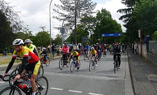 Gemeinschaft auf Rädern: Knapp 400 Radler machten sich gemeinsam auf den Weg. - Louisa Kohnert Gemeinschaft auf Rädern: Knapp 400 Radler machten sich gemeinsam auf den Weg. - Louisa Kohnert