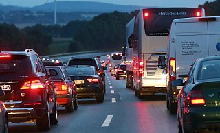 Wie hier auf der A2 in Richtung Dortmund könnte es während der Sommerferien auch im Herforder Stadtgebiet zu Staus und stockendem Verkehr kommen. - Picture Alliance/Caro/Sorge Wie hier auf der A2 in Richtung Dortmund könnte es während der Sommerferien auch im Herforder Stadtgebiet zu Staus und stockendem Verkehr kommen. - Picture Alliance/Caro/Sorge