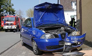 Leicht verletzt wurde ein 77-jähriger Fahrzeugführer aus Nordhessen bei einem Alleinunfall in der Sekenstraße in Borgentreich. - Günter Schumacher Leicht verletzt wurde ein 77-jähriger Fahrzeugführer aus Nordhessen bei einem Alleinunfall in der Sekenstraße in Borgentreich. - Günter Schumacher