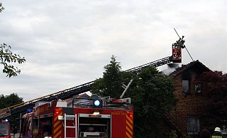 Die Steinheimer Feuerwehren konnten ein Übergreifen auf eine benachbarte Werkstatt verhindern. - Uwe Müller Die Steinheimer Feuerwehren konnten ein Übergreifen auf eine benachbarte Werkstatt verhindern. - Uwe Müller