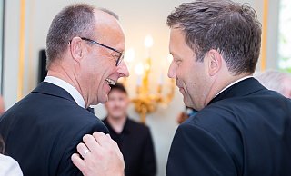 CDU-Chef Friedrich Merz und sein SPD-Kollege Lars Klingbeil bei einem Empfang im Frühjahr 2022: Sie müssen die nächste Regierung schmieden. - picture alliance/dpa/dpa-Pool CDU-Chef Friedrich Merz und sein SPD-Kollege Lars Klingbeil bei einem Empfang im Frühjahr 2022: Sie müssen die nächste Regierung schmieden. - picture alliance/dpa/dpa-Pool