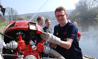Höhere Anerkennung: Auch Gerätewarte bekommen mehr Geld. Hier Thomas Wendtker aus Albaxen. - Thomas Kube Höhere Anerkennung: Auch Gerätewarte bekommen mehr Geld. Hier Thomas Wendtker aus Albaxen. - Thomas Kube