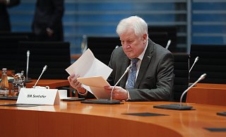Minister Seehofer hat insgesamt 17 unbegleitete Minderjährige nach NRW geschickt. - picture alliance / ASSOCIATED PRESS Minister Seehofer hat insgesamt 17 unbegleitete Minderjährige nach NRW geschickt. - picture alliance / ASSOCIATED PRESS