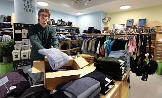 Thorsten Lehmkühler betreibt das Geschäft für faire Mode, "Fairticken." - Wolfgang Rudolf Thorsten Lehmkühler betreibt das Geschäft für faire Mode, "Fairticken." - Wolfgang Rudolf