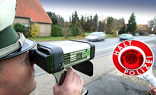 Regelmäßig führt die Polizei Tempokontrollen im Kreis Gütersloh durch. Montag waren eine ganze Reihe Fahrer wieder zu schnell. - Patrick Menzel/Archivfoto Regelmäßig führt die Polizei Tempokontrollen im Kreis Gütersloh durch. Montag waren eine ganze Reihe Fahrer wieder zu schnell. - Patrick Menzel/Archivfoto