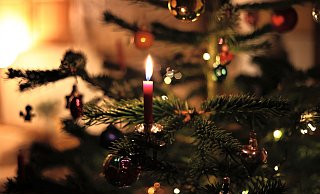 Nicht für alle Menschen ist Weihnachten besinnlich und schön - gerade die Festtage können auch einsam werden. - Karl-Josef Hildenbrand/dpa/Symbolbild Nicht für alle Menschen ist Weihnachten besinnlich und schön - gerade die Festtage können auch einsam werden. - Karl-Josef Hildenbrand/dpa/Symbolbild