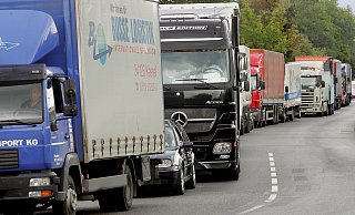 Der Lkw-Verkehr in den Städten stellt Anwohner und Politiker zunehmend vor Herausforderungen. - Picture Alliance Der Lkw-Verkehr in den Städten stellt Anwohner und Politiker zunehmend vor Herausforderungen. - Picture Alliance