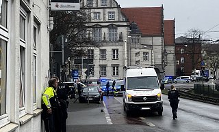 Schüsse nach dem Prozess: An der Kreuzstraße fallen die Schüsse - im Hintergrund das Bielefelder Landgericht. - Jens Reichenbach Schüsse nach dem Prozess: An der Kreuzstraße fallen die Schüsse - im Hintergrund das Bielefelder Landgericht. - Jens Reichenbach