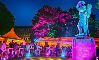 Traditionsveranstaltung seit Jahrzehnten und größtes Volksfest der Region: der Leineweber-Markt zieht alljährlich Hunderttausende in die Bielefelder Innenstadt. - Sarah Jonek Traditionsveranstaltung seit Jahrzehnten und größtes Volksfest der Region: der Leineweber-Markt zieht alljährlich Hunderttausende in die Bielefelder Innenstadt. - Sarah Jonek