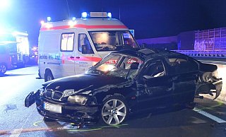 Mehrere Fahrzeuge kollidierten, nachdem sich ein BMW überschlagen hatte. - Andreas Eickhoff Mehrere Fahrzeuge kollidierten, nachdem sich ein BMW überschlagen hatte. - Andreas Eickhoff