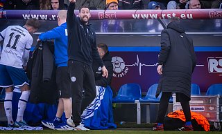 Mitch Kniat, Coach bei Arminia Bielefeld, hatte sein Team gut auf den VfL Osnabrück eingestellt. - Sarah Jonek Mitch Kniat, Coach bei Arminia Bielefeld, hatte sein Team gut auf den VfL Osnabrück eingestellt. - Sarah Jonek