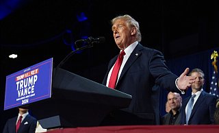 Donald Trump bei einer Wahlparty im Palm Beach Convention Center. - Evan Vucci/AP Donald Trump bei einer Wahlparty im Palm Beach Convention Center. - Evan Vucci/AP