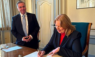 Bürgermeister Tim Kähler und Bundestagspräsidentin Bärbel Bas im Kleinen Sitzungssaal. - Susanne Körner Bürgermeister Tim Kähler und Bundestagspräsidentin Bärbel Bas im Kleinen Sitzungssaal. - Susanne Körner