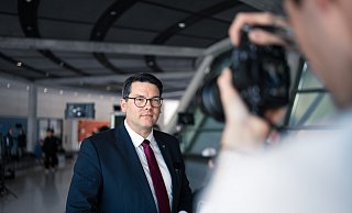 100 Tage sind seit der konstituierenden Bundestagssitzung vergangen. CDU-Parlaments-Neuling Joachim Ebmeyer aus Enger zieht eine erste Bilanz seiner Zeit in Berlin. - Milena Radatz 100 Tage sind seit der konstituierenden Bundestagssitzung vergangen. CDU-Parlaments-Neuling Joachim Ebmeyer aus Enger zieht eine erste Bilanz seiner Zeit in Berlin. - Milena Radatz