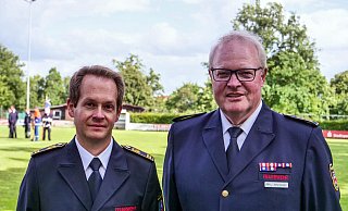 Katastrophenschutzdezernent Philipp Mantel (l.) und Kreisbrandmeister Elmar Keuter (r.) nehmen Stellung zu aktuellen Großeinsätzen der Feuerwehren. - Ralph Meyer Katastrophenschutzdezernent Philipp Mantel (l.) und Kreisbrandmeister Elmar Keuter (r.) nehmen Stellung zu aktuellen Großeinsätzen der Feuerwehren. - Ralph Meyer