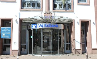 Die Volksbank am Möllingerplatz in Höxter. - NW-Archiv Die Volksbank am Möllingerplatz in Höxter. - NW-Archiv