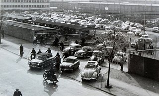 Feierabendverkehr an der Weserhütte. - Sammlung Lothar Heine Feierabendverkehr an der Weserhütte. - Sammlung Lothar Heine