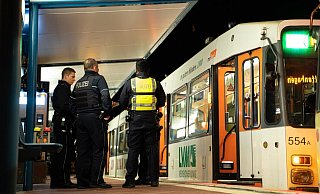 Die Polizei ermittelte nach dem Unfall an der Haltestelle Milse. - NW Die Polizei ermittelte nach dem Unfall an der Haltestelle Milse. - NW