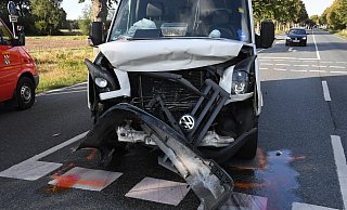 Dieser Transporter konnte trotz Vollbremsung den Unfall nicht mehr verhindern. - Andreas Eickhoff Dieser Transporter konnte trotz Vollbremsung den Unfall nicht mehr verhindern. - Andreas Eickhoff