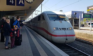 Ein ICE der Deutschen Bahn hält im Bielefelder Bahnhof: Vom 6. bis 13. Juni 2025 wird es dieses Bild nicht geben – alle Fernverkehrszüge zwischen Hamm und Hannover werden umgeleitet. - picture alliance / teutopress Ein ICE der Deutschen Bahn hält im Bielefelder Bahnhof: Vom 6. bis 13. Juni 2025 wird es dieses Bild nicht geben – alle Fernverkehrszüge zwischen Hamm und Hannover werden umgeleitet. - picture alliance / teutopress