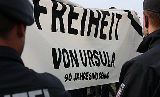 Das Banner trugen die Gegendemonstranten im November 2018. - Jens Reichenbach Das Banner trugen die Gegendemonstranten im November 2018. - Jens Reichenbach