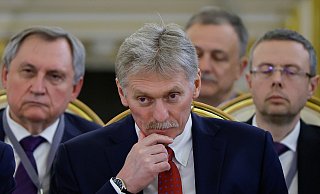 Kremlsprecher Dmitri Peskow sieht in den Plänen für die Stationierung von US-Waffen mit großer Reichweite in Deutschland den Weg in einen neuen Kalten Krieg geebnet. (Archivbild) - Evgenia Novozhenina/AP/dpa Kremlsprecher Dmitri Peskow sieht in den Plänen für die Stationierung von US-Waffen mit großer Reichweite in Deutschland den Weg in einen neuen Kalten Krieg geebnet. (Archivbild) - Evgenia Novozhenina/AP/dpa