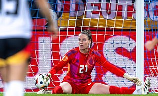 Machtlos beim 0:1: Neuling Ena Mahmutovic. - David Inderlied/dpa Machtlos beim 0:1: Neuling Ena Mahmutovic. - David Inderlied/dpa