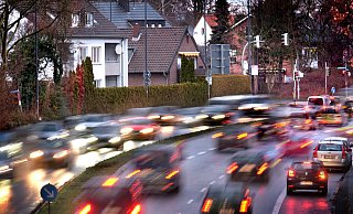 Auf der B 61 endet der Strom der Kfz so gut wie nie. Entsprechend groß die Lärmbelastung der Anwohner im Umfeld. - Andreas Frücht Auf der B 61 endet der Strom der Kfz so gut wie nie. Entsprechend groß die Lärmbelastung der Anwohner im Umfeld. - Andreas Frücht
