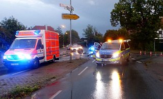 Beim Einfahren auf die B 65 erfasste der KIA-Fahrer das Zweirad. - Polizei Minden-Lübbecke Beim Einfahren auf die B 65 erfasste der KIA-Fahrer das Zweirad. - Polizei Minden-Lübbecke