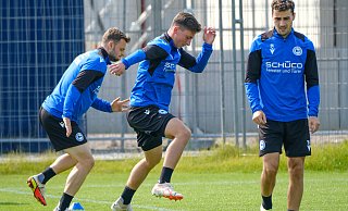Neuzugang Marius Wörl (Mitte) macht beim Training von Arminia Bielefeld schon große Sprünge. Auf dem Platz möchte er die nächsten Schritte machen. - Andreas Zobe Neuzugang Marius Wörl (Mitte) macht beim Training von Arminia Bielefeld schon große Sprünge. Auf dem Platz möchte er die nächsten Schritte machen. - Andreas Zobe