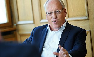 Oberbürgermeister Pit Clausen will in Bielefeld eine neue Willkommenskultur für zugewanderte Menschen mit ausländischem Pass entwickeln. - Barbara Franke Oberbürgermeister Pit Clausen will in Bielefeld eine neue Willkommenskultur für zugewanderte Menschen mit ausländischem Pass entwickeln. - Barbara Franke