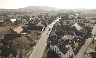 B64: Noch immer führt die Bundestraße durch die Höxteraner Ortschaften Godelheim und Ottbergen. - Jens Reddeker B64: Noch immer führt die Bundestraße durch die Höxteraner Ortschaften Godelheim und Ottbergen. - Jens Reddeker