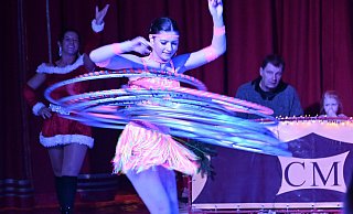 Beim Weihnachtscircus in Höxter gibt es neben Clowns und Pudeln auch viel akrobatisches Talent zu sehen. - Thomas Kube Beim Weihnachtscircus in Höxter gibt es neben Clowns und Pudeln auch viel akrobatisches Talent zu sehen. - Thomas Kube