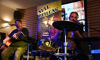Null Peilung in den Bürgerstuben? Im Gegenteil, viel Peilung in Sachen Musik mit Seppy und Tobi. - Thomas Kube Null Peilung in den Bürgerstuben? Im Gegenteil, viel Peilung in Sachen Musik mit Seppy und Tobi. - Thomas Kube