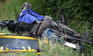 Für den Fahrer kam beim Unfall auf der Bundesstraße 64 jede Hilfe zu spät. - rw-system Für den Fahrer kam beim Unfall auf der Bundesstraße 64 jede Hilfe zu spät. - rw-system