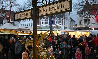 Der Sternenmarkt auf dem Kellerplatz – stimmungsvoll. - Thomas Kube Der Sternenmarkt auf dem Kellerplatz – stimmungsvoll. - Thomas Kube