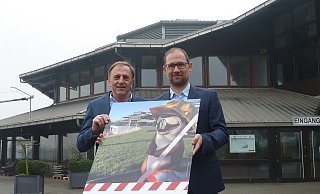 Die beiden Geschäftsführer Rolf Brockmann (l.) und Ralf Pahlsmeier freuen sich schon auf das Ergebnis des Pavillon-Umbaus am Ahornsportpark. - Sabine Kauke Die beiden Geschäftsführer Rolf Brockmann (l.) und Ralf Pahlsmeier freuen sich schon auf das Ergebnis des Pavillon-Umbaus am Ahornsportpark. - Sabine Kauke
