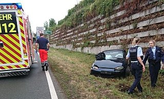Der Wagen kam auf einem Grünstreifen weniger Meter vor der Abfahrt Jöllenbecker Straße zum Stehen. - NW Der Wagen kam auf einem Grünstreifen weniger Meter vor der Abfahrt Jöllenbecker Straße zum Stehen. - NW